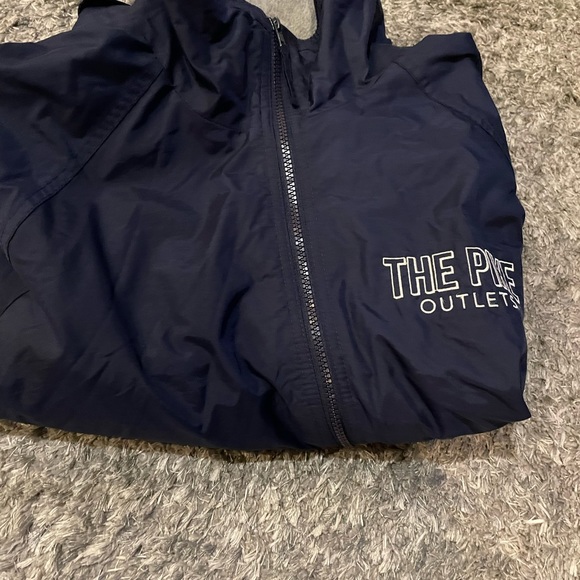 The Pike Outlets Jacket. 🥶 - Picture 3 of 7